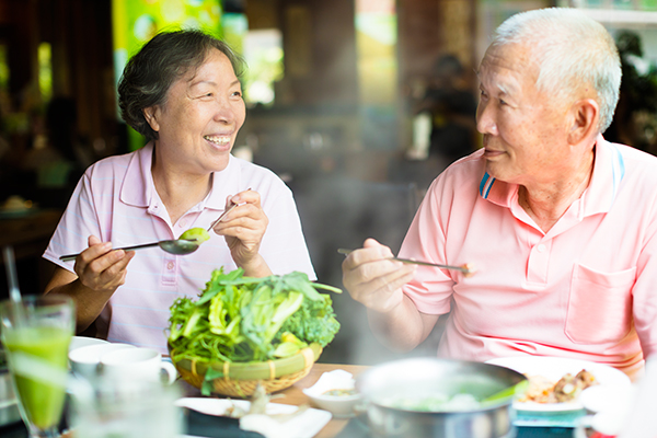 Elderly couple eating